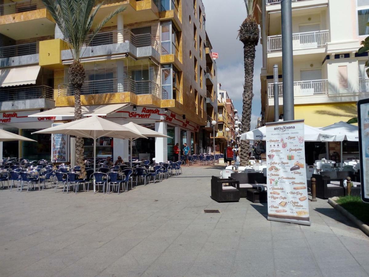 Edificio 1º Linea De Playa, En Paseo Maritimo De Torrevieja, Alicante, Costa Blanca Exterior photo