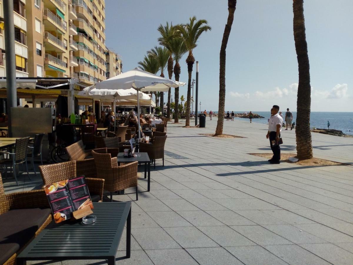 Edificio 1º Linea De Playa, En Paseo Maritimo De Torrevieja, Alicante, Costa Blanca Exterior photo