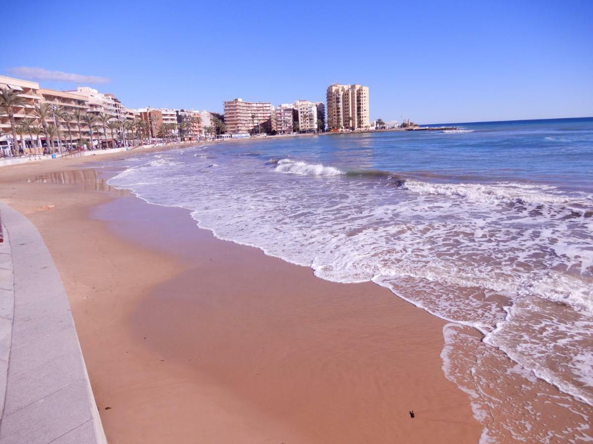 Edificio 1º Linea De Playa, En Paseo Maritimo De Torrevieja, Alicante, Costa Blanca Exterior photo